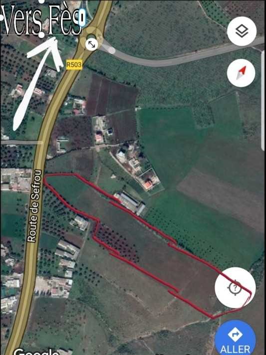 4 hectares sur la route Sefrou Fes
