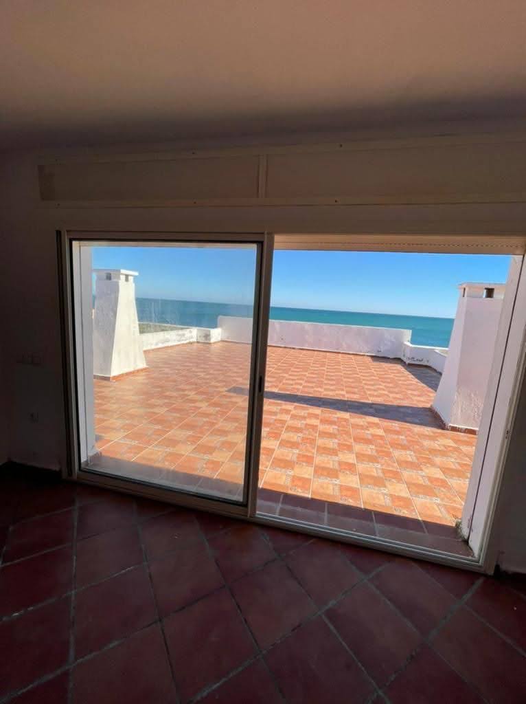DUPLEX DE 338M2 FRONT MER A AZLA BEACH