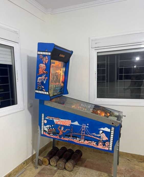 Flipper en bonne état à vendre