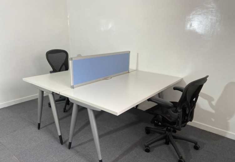 Bureau open space 2 poste avec séparation Steelcas