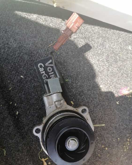 Vente pompe radiateur+kit distribution Jetta