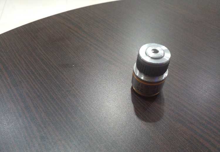 ( objectif pour microscope )
