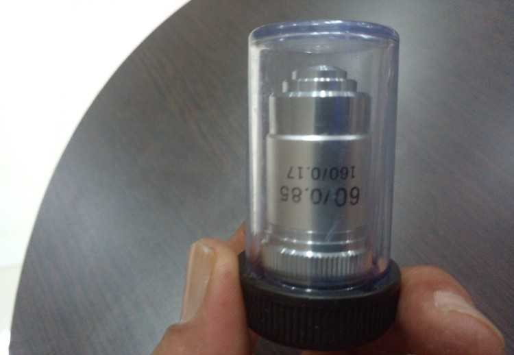 ( objectif pour microscope )